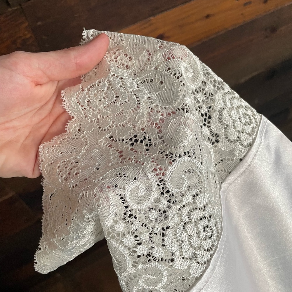 White Lace Robe S/M - Picture 3 of 3